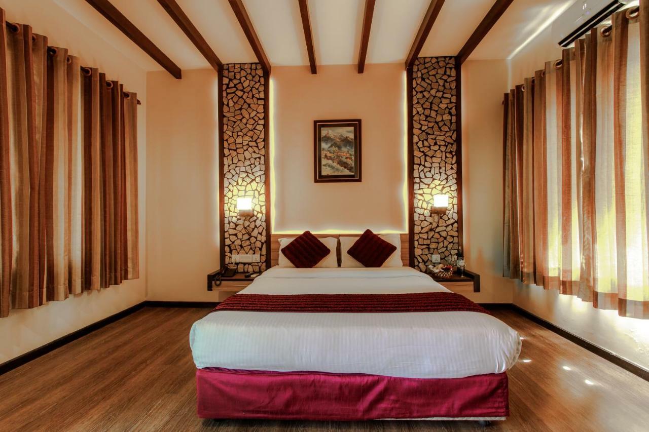 เดอะ เลคไซด์ รีทรีท Hotel โพคารา ภายนอก รูปภาพ