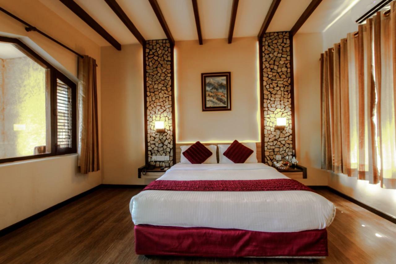 เดอะ เลคไซด์ รีทรีท Hotel โพคารา ภายนอก รูปภาพ